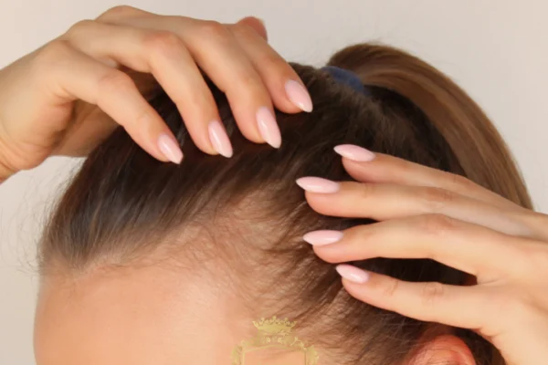 Queda de cabelo quebradiça vs queda de cabelo: entendendo as diferenças