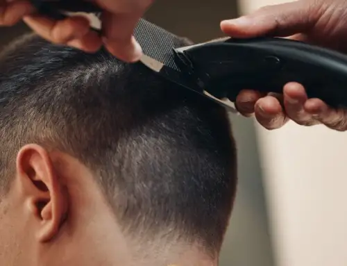 Les Meilleures Coupes Buzz pour une Ligne de Cheveux Retirée