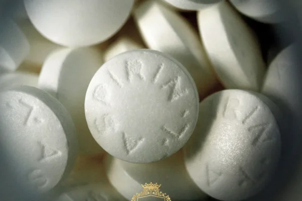 A aspirina pode ajudar na queda de cabelo e no crescimento de novos fios?