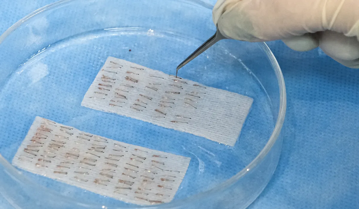 Cheyenne-Jackson-Haartransplantatie-7 Cheyenne-Jackson-Haartransplantatie-7