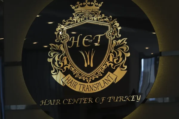 Wie wählt man die richtige Klinik für eine Haartransplantation?