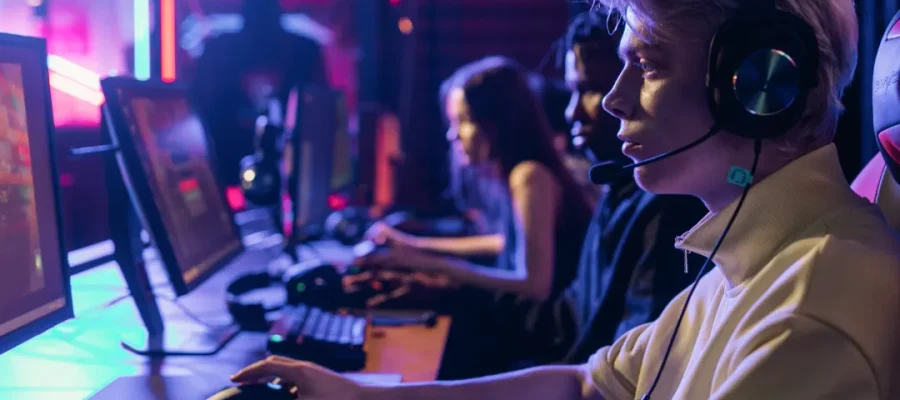 Is Hair Loss Common in the Gaming and eSports Communities? 1 Is Hair Loss Common in the Gaming and eSports Communities F