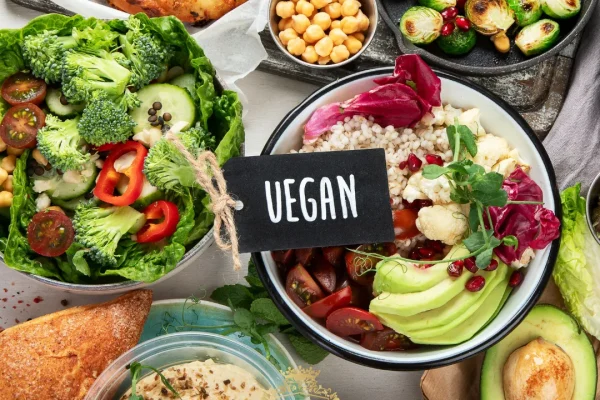 A queda de cabelo em veganos é real? E o que você pode fazer a respeito?