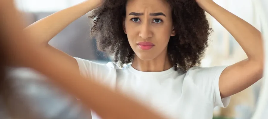 O que é cabelo de alta porosidade e como mantê-lo hidratado F