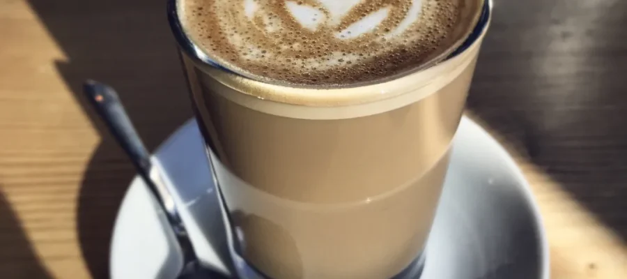 Wanneer mag je koffie drinken na een haartransplantatie?