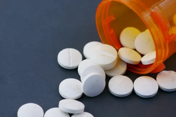 Um guia completo sobre medicamentos que podem causar queda de cabelo.