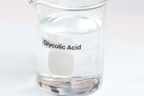 L&rsquo;acide Glycolique Pour Les Cheveux : Bienfaits, Utilisations Et Conseils De Sécurité