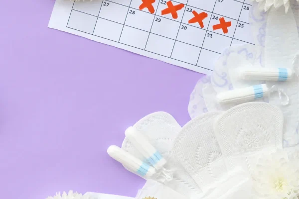 Menstruação irregular e queda de cabelo (Síndrome dos Ovários Policísticos)