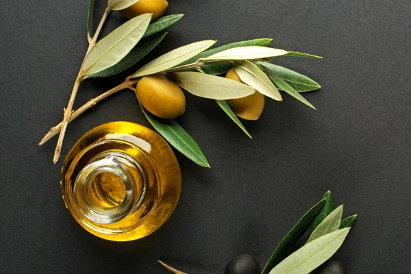 L&rsquo;huile D&rsquo;olive Pour La Croissance Des Cheveux : Bienfaits, Risques Et Mode D’emploi