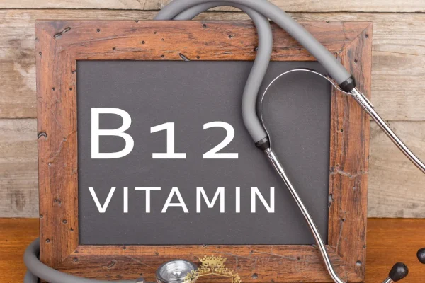 La Vitamine B12 Pour Les Cheveux : Bienfaits, Signes De Carence Et Traitement